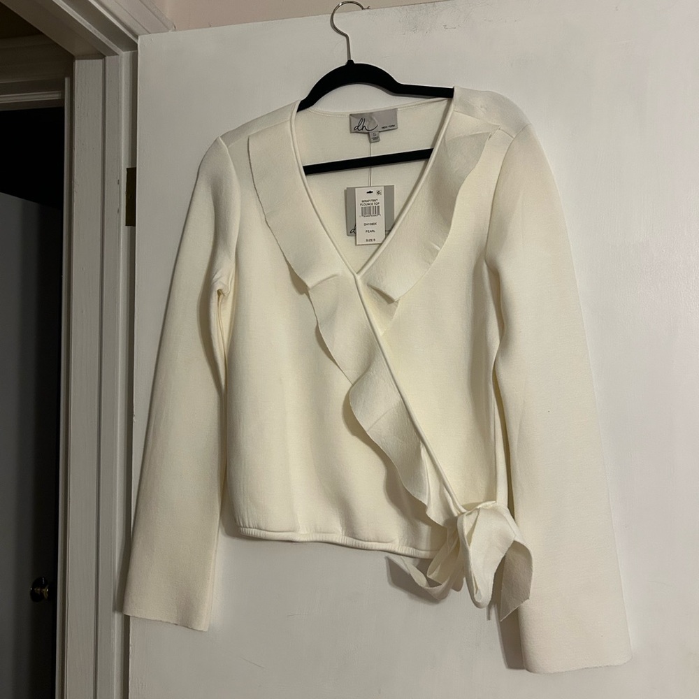 Wrap front flounce top